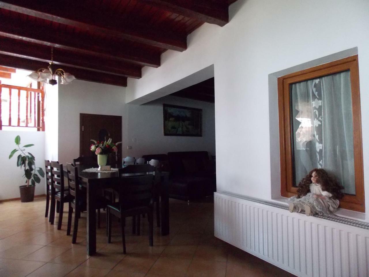 Casa Suzy & Roxy Apartment Arpasu de Jos Ngoại thất bức ảnh